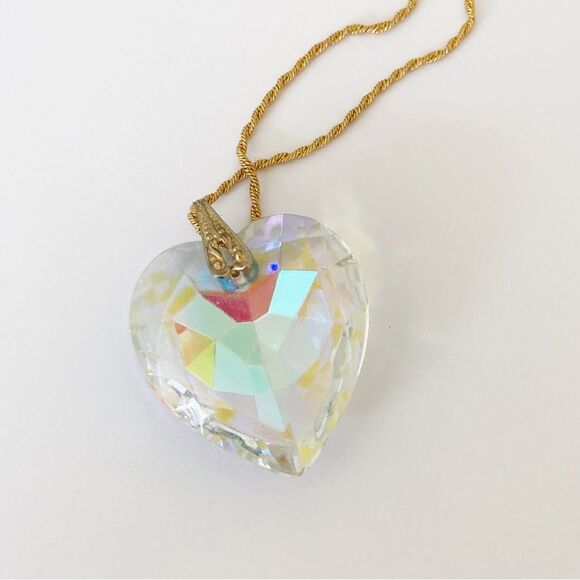 VTG huge AB crystal glass heart pendant on gold chain 24” - Picture 7 of 9